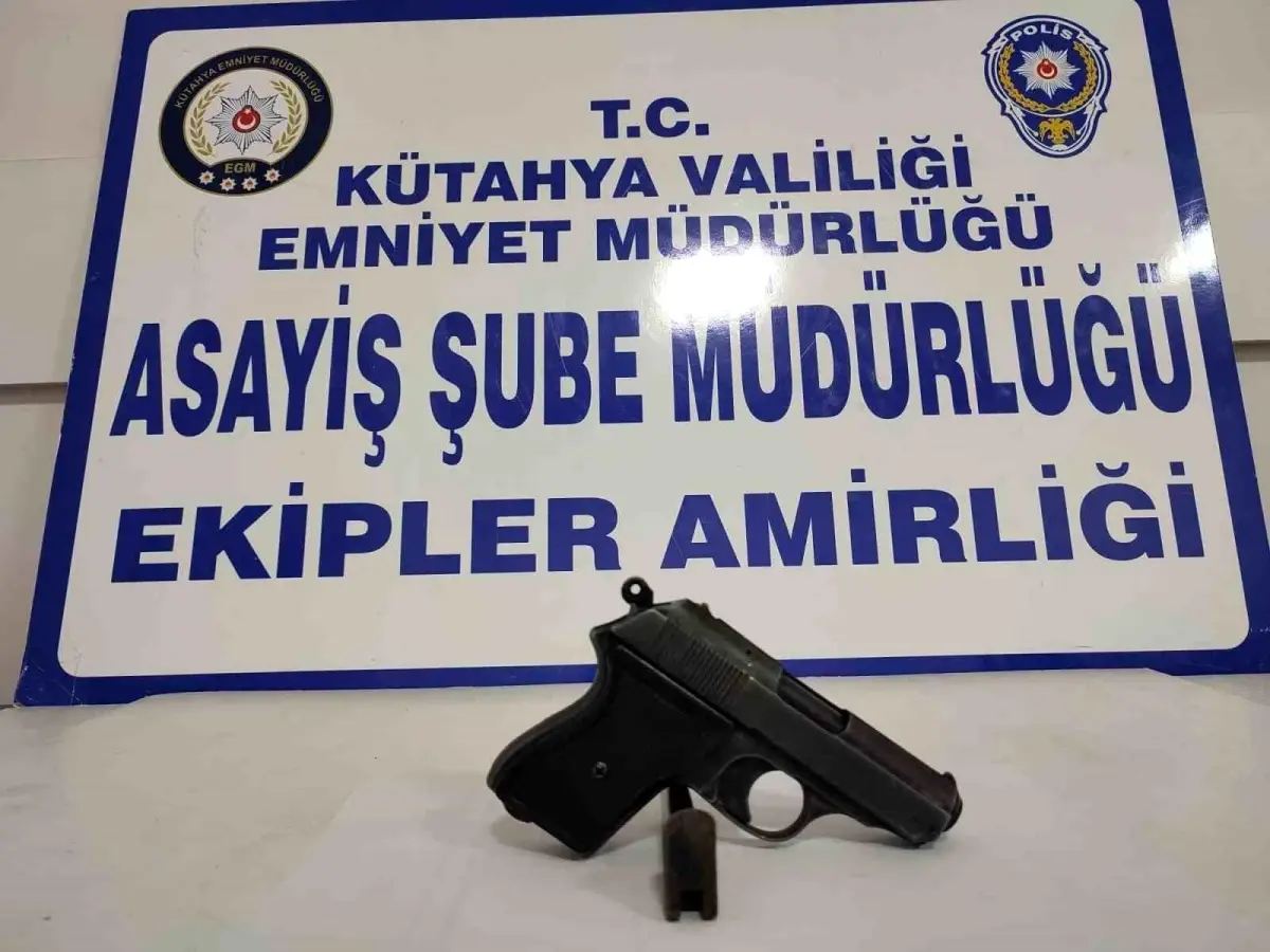 Kütahya\'da Polis Uygulamasında 44 Şahıs ve 15 Araç Kontrol Edildi