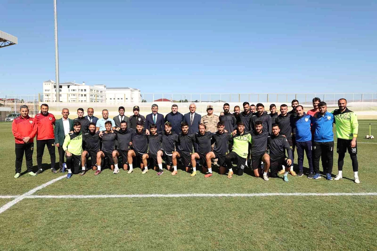 Muş Valisi Avni Çakır, Muşspor\'u ziyaret etti