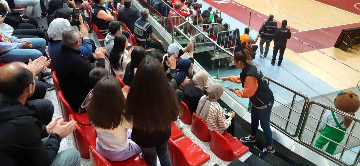Kayseri\'de Euro Cup maçında \'uyuma\' uygulaması
