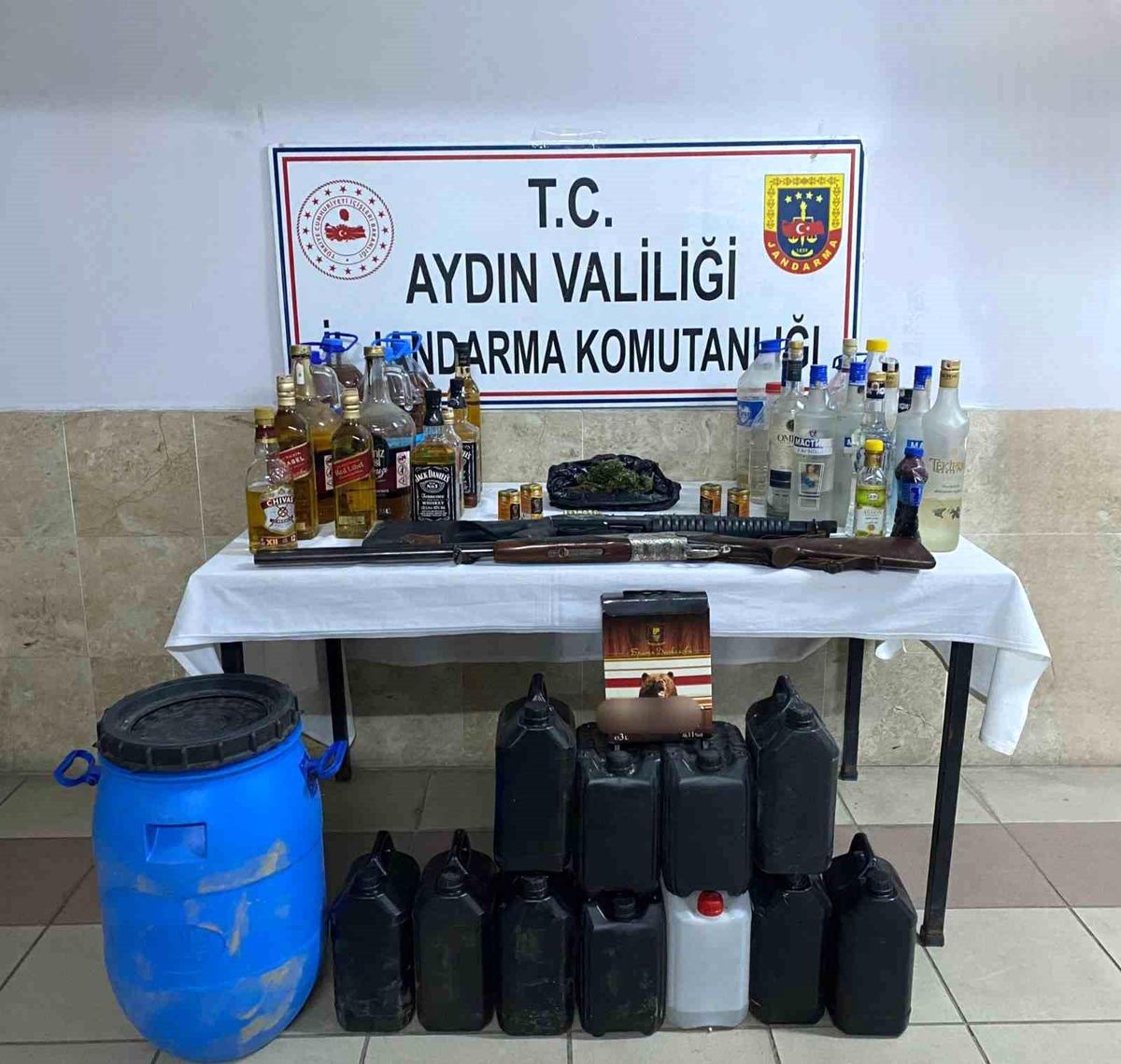 Nazilli\'de Sahte Alkol Operasyonu: Çok Miktarda Sahte Alkol Ele Geçirildi
