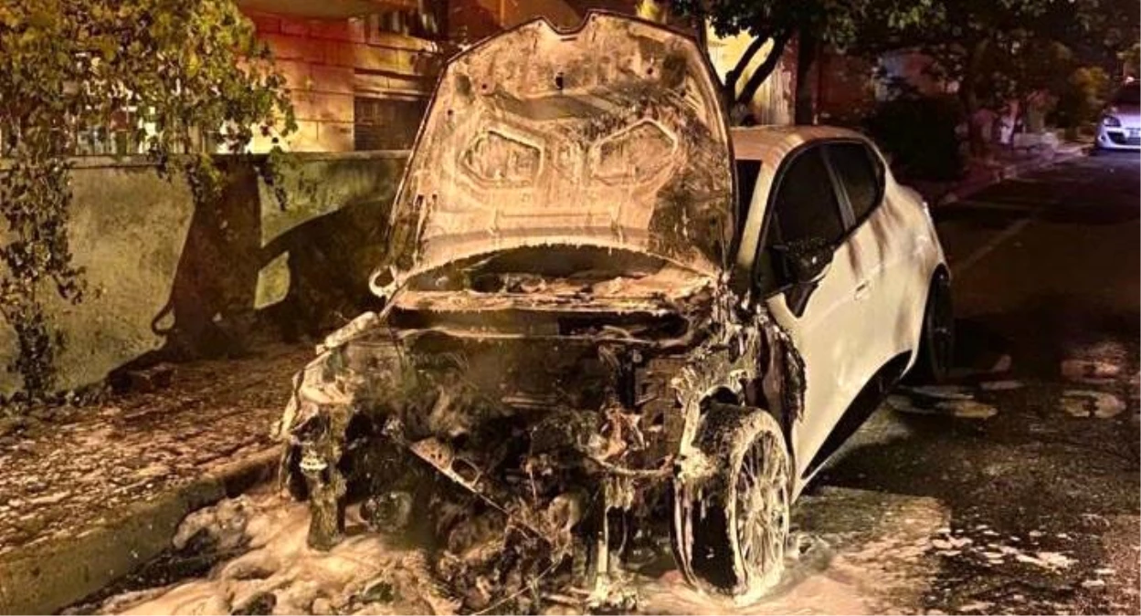 Nevşehir\'de Park Halindeki Otomobil Benzinle Yakıldı