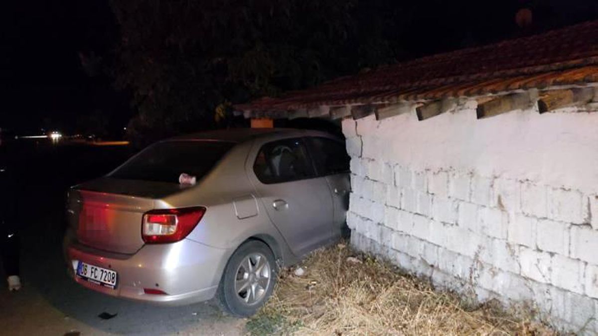 Nevşehir\'de tarım işçilerini taşıyan minibüs ile otomobil çarpıştı, 14 kişi yaralandı