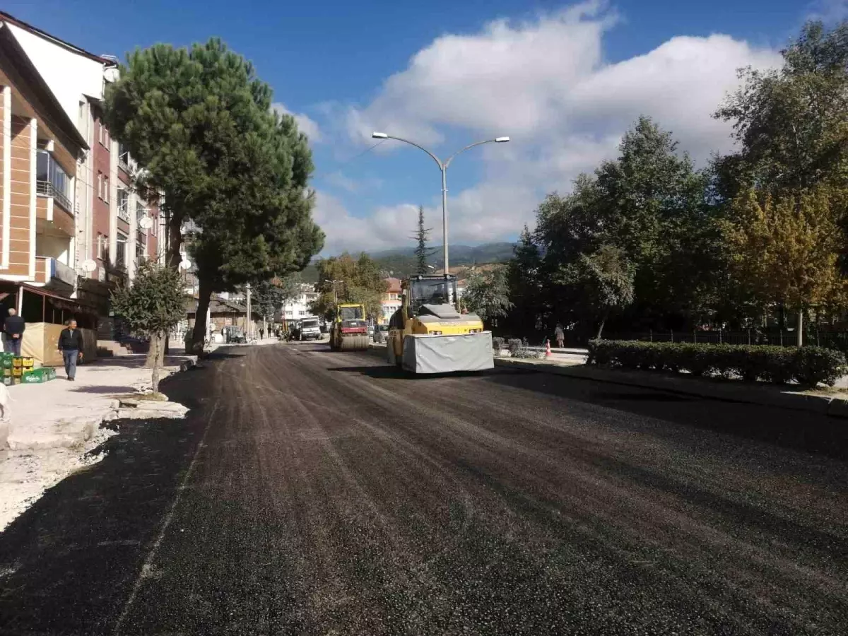 Niksar\'da İçme Suyu Çalışmalarının Ardından Asfalt Çalışmaları Başladı