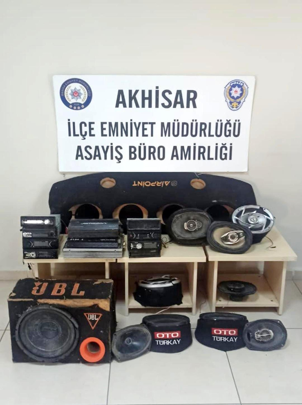 Akhisar\'da Otodan Hırsızlık Yapan Şüpheli Tutuklandı