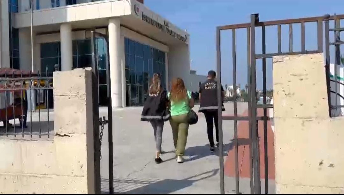 Hatay\'da Kuyumcuya Sahte Altın Satan Kadın Yakalandı