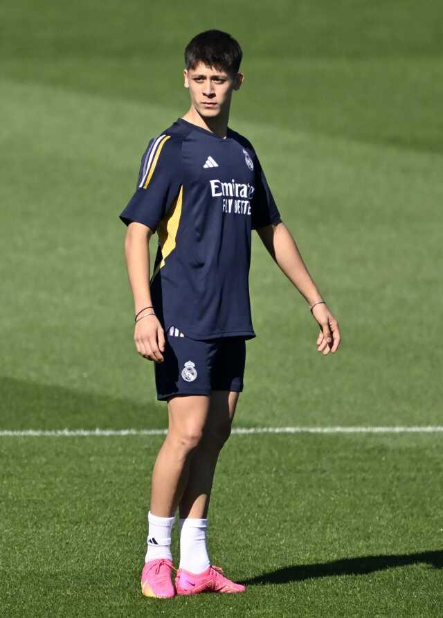 Sakatlıkların peşini bırakmadığı Arda Güler, Real Madrid'de antrenmanlara tekrar başladı