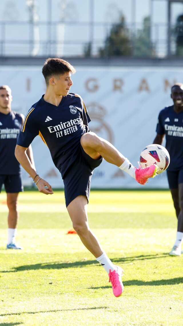 Sakatlıkların peşini bırakmadığı Arda Güler, Real Madrid'de antrenmanlara tekrar başladı