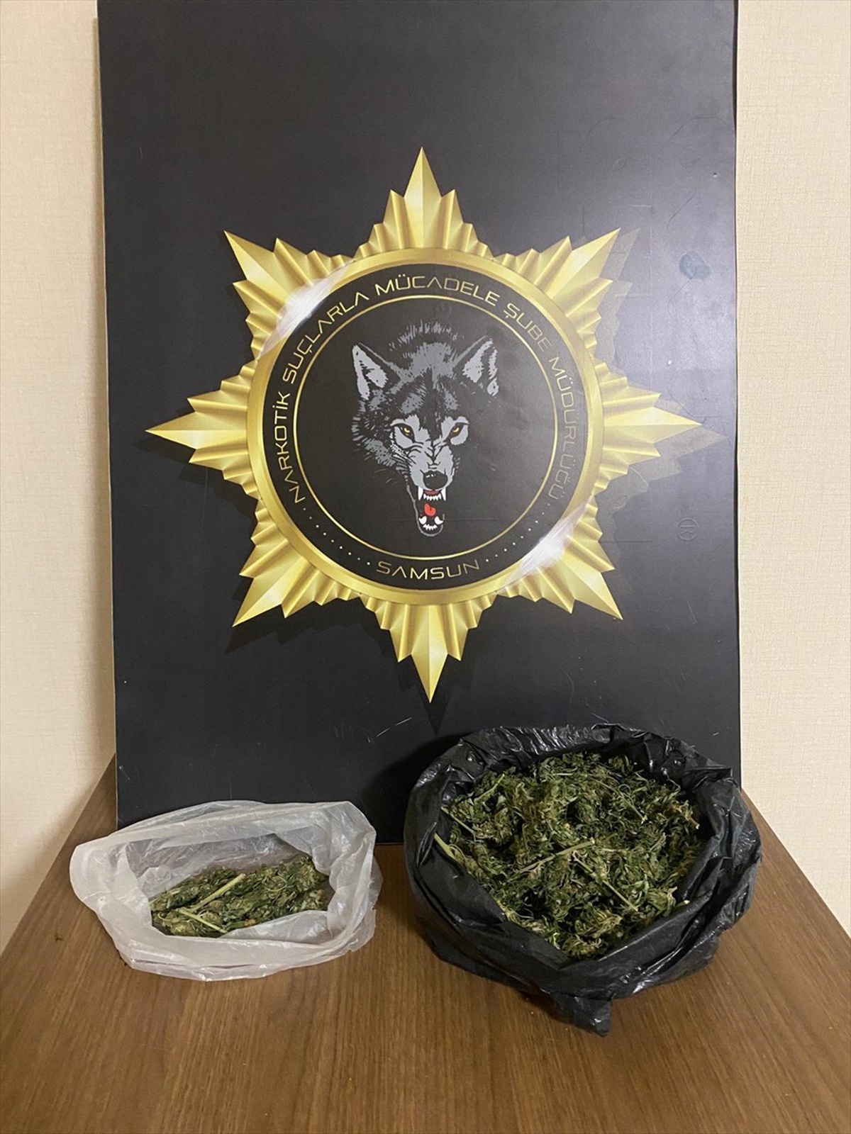 Samsun Bafra\'da 1 kilo 275 gram esrar ele geçirildi, 3 şüpheli yakalandı