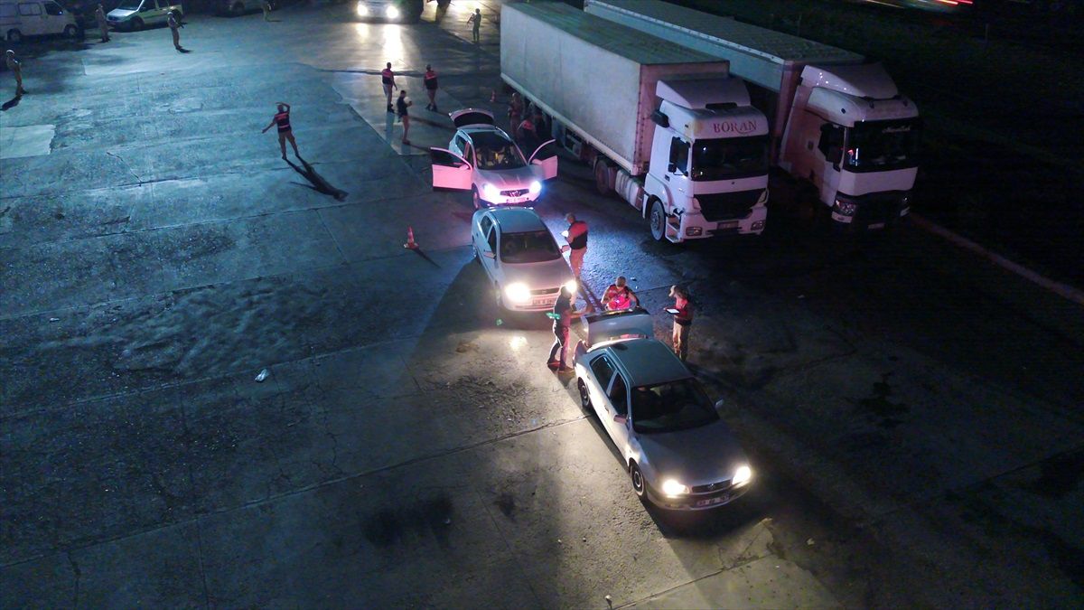 Şanlıurfa Siverek\'te yapılan denetimlerde 50 sürücüye ceza, 15 kişi gözaltına alındı