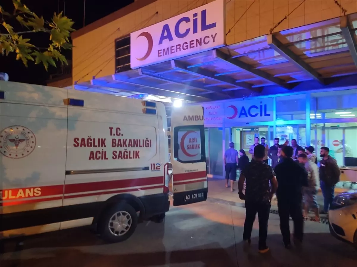 Halfeti'de Otomobil ile Motosiklet Çarpıştı: 2 Yaralı