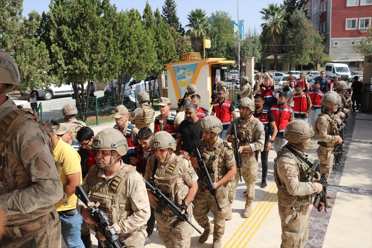 Şanlıurfa merkezli terör operasyonunda yakalanan 8 şüpheli adliyeye sevk edildi