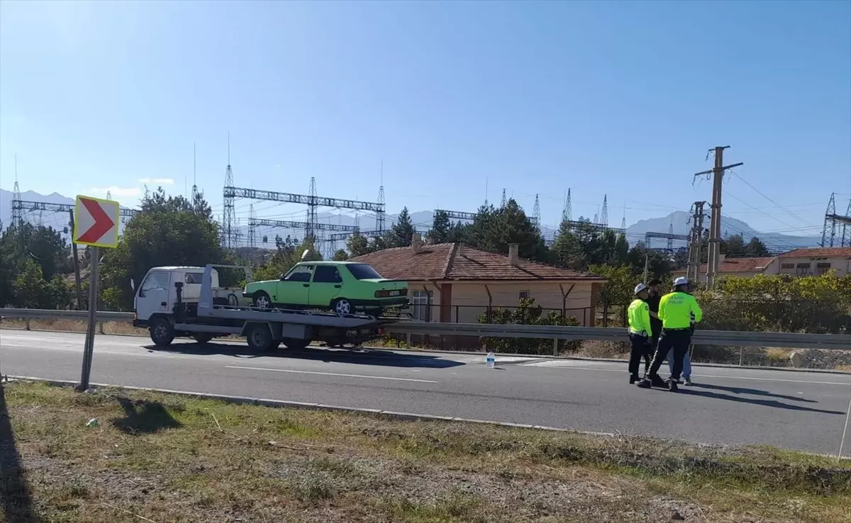 Seydişehir\'de seyir halindeki otomobil yanarak kullanılamaz hale geldi