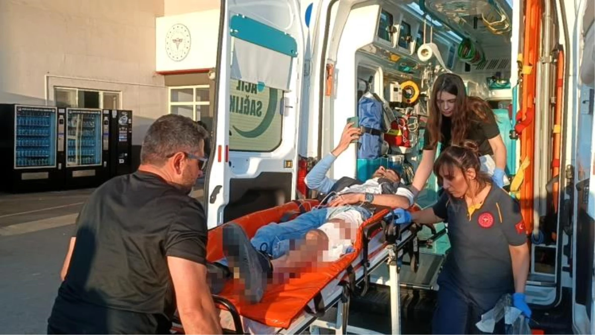 Kocaeli\'de Husumetli Arkadaş Tarafından Bıçaklanan Kişi Yaralandı