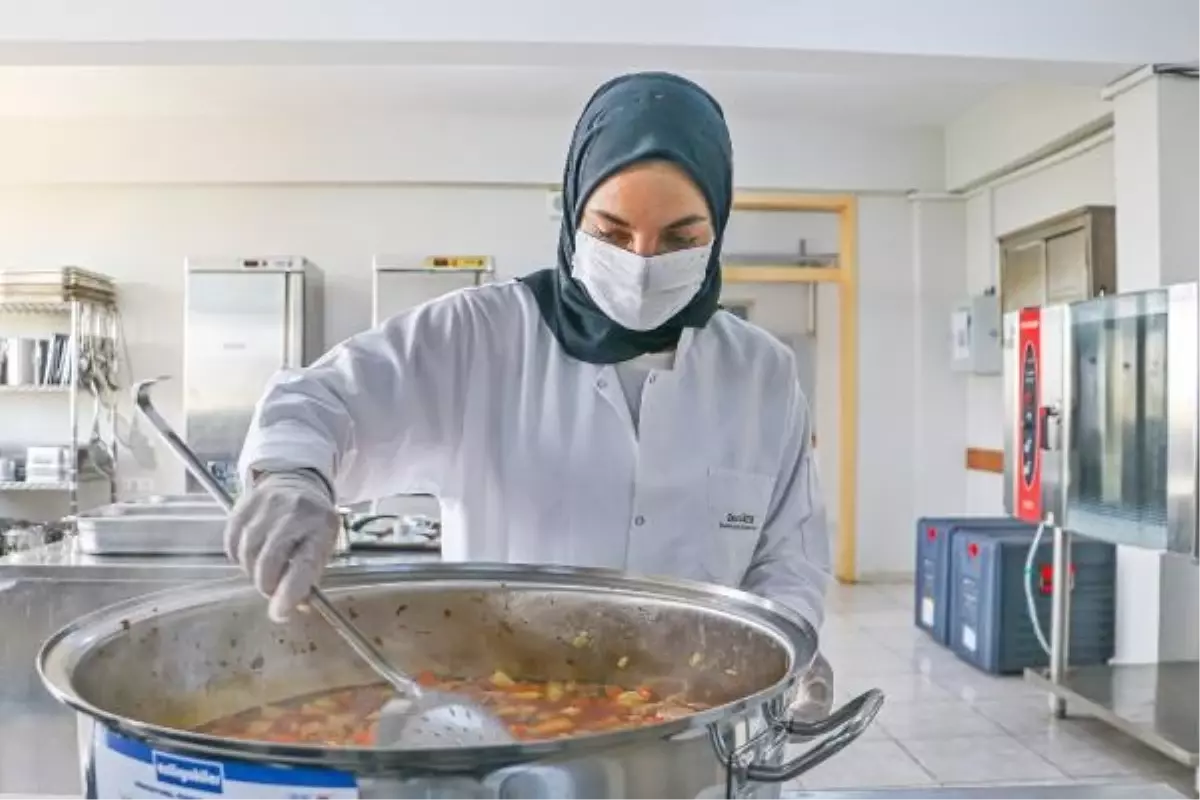 Taşımalı eğitim sistemiyle okuyan genç, mezun olduğu liseye usta öğretici olarak atandı