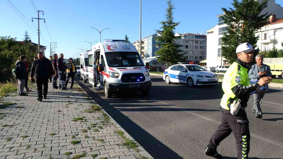 Kütahya Tavşanlı\'da Otomobil ile Minibüs Çarpıştı: 1 Yaralı