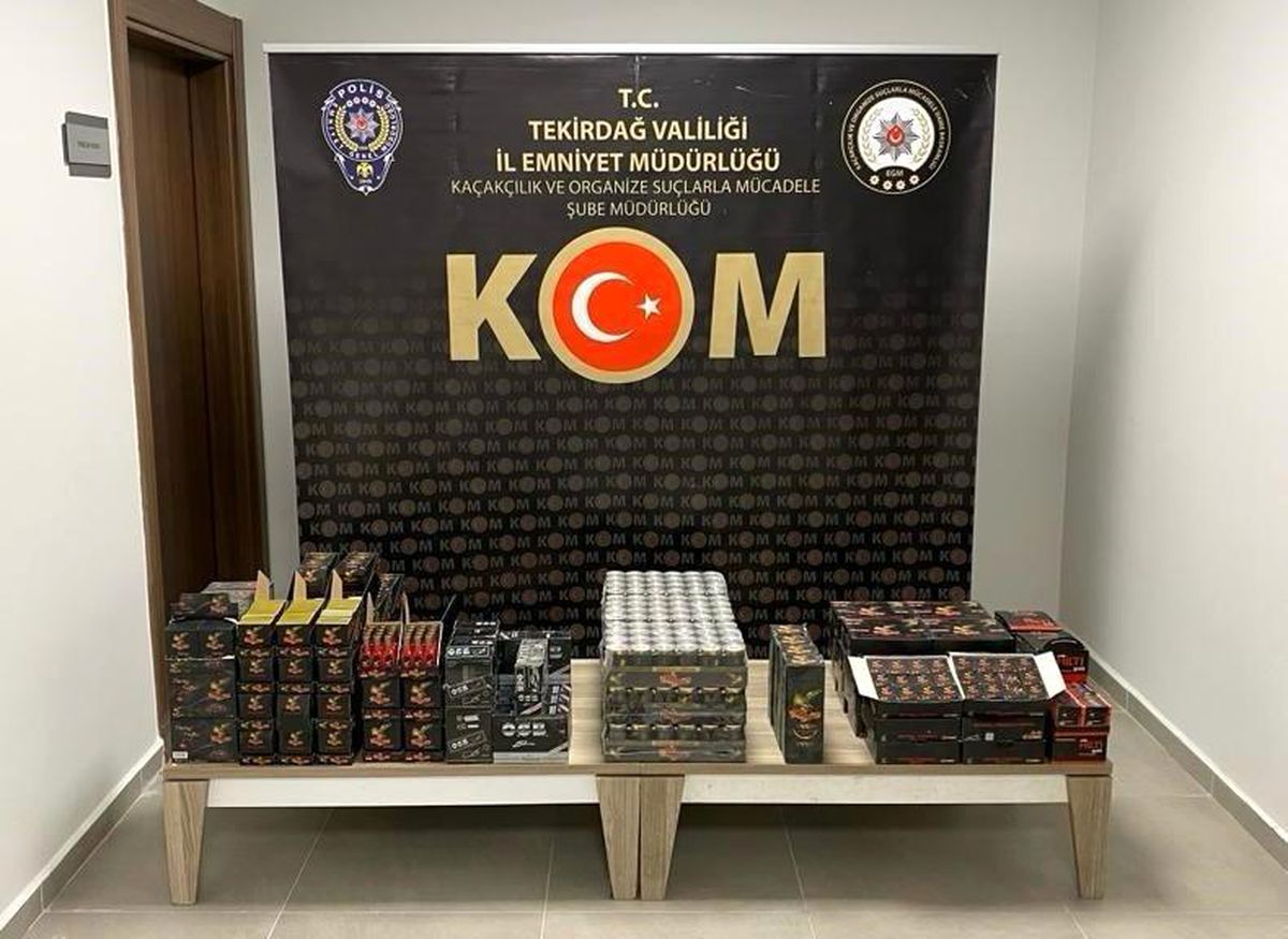 Tekirdağ\'da Şüpheli Araçta 2 Bin 50 Adet Cinsel İçerikli Ürün Ele Geçirildi