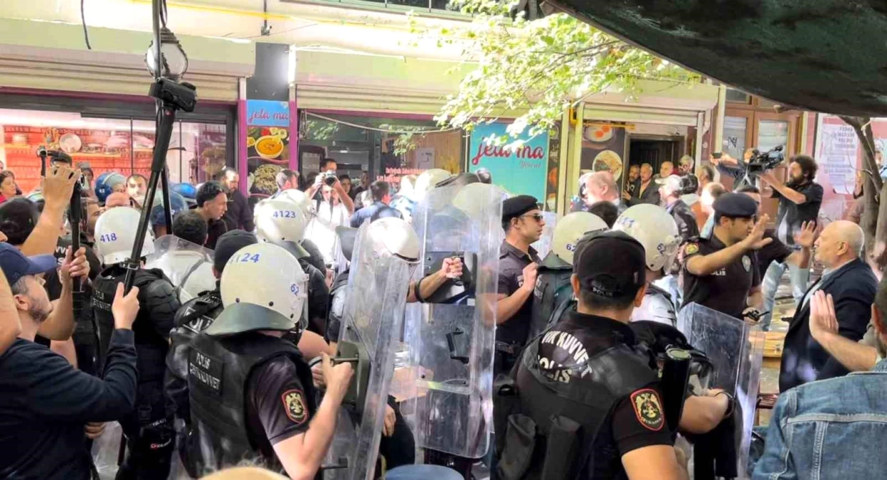 Tunceli\'de Yasaklanan Gösteriye Polis Müdahalesi
