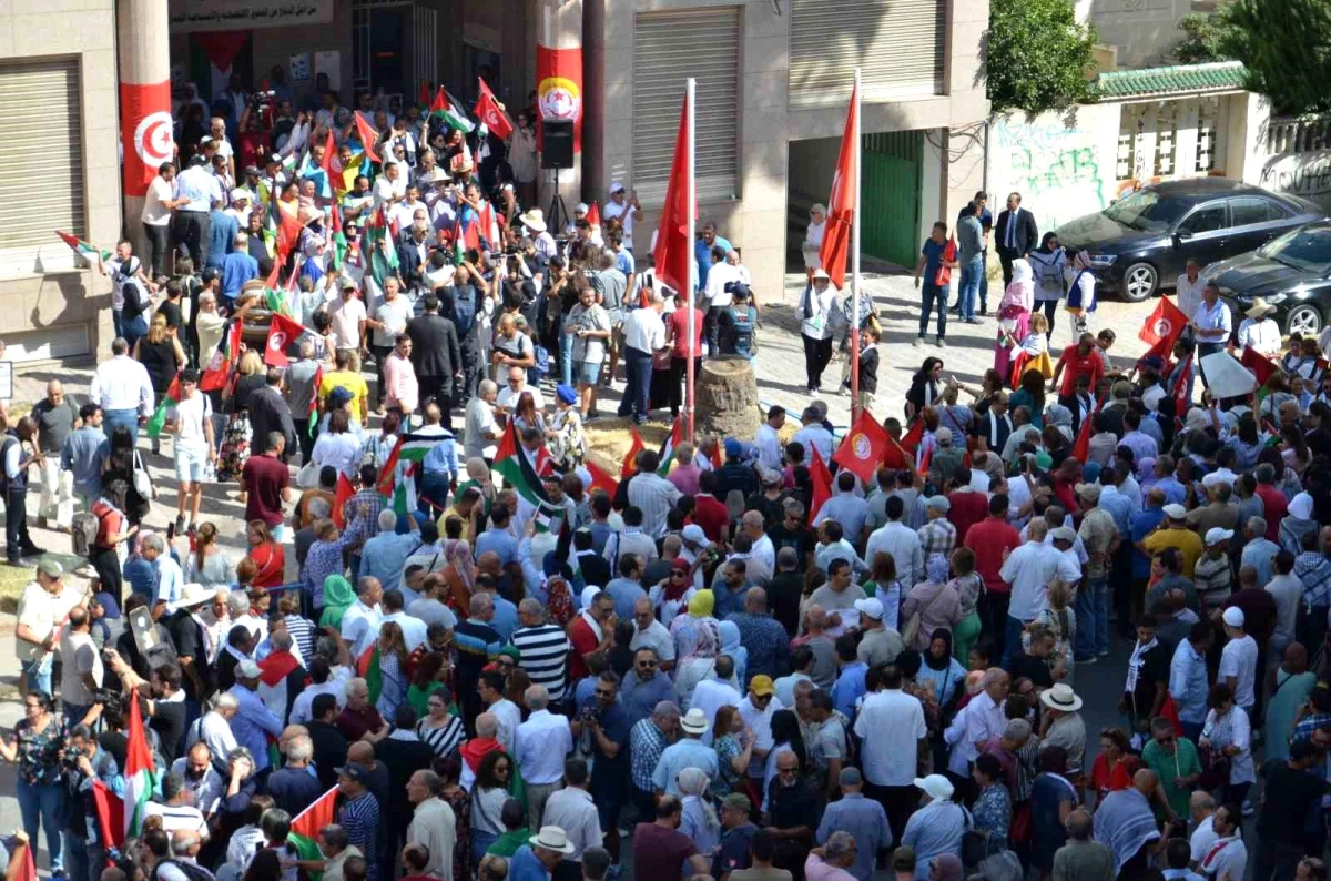 Tunus\'ta Binlerce Kişi Filistin\'e Destek Gösterisi Düzenledi