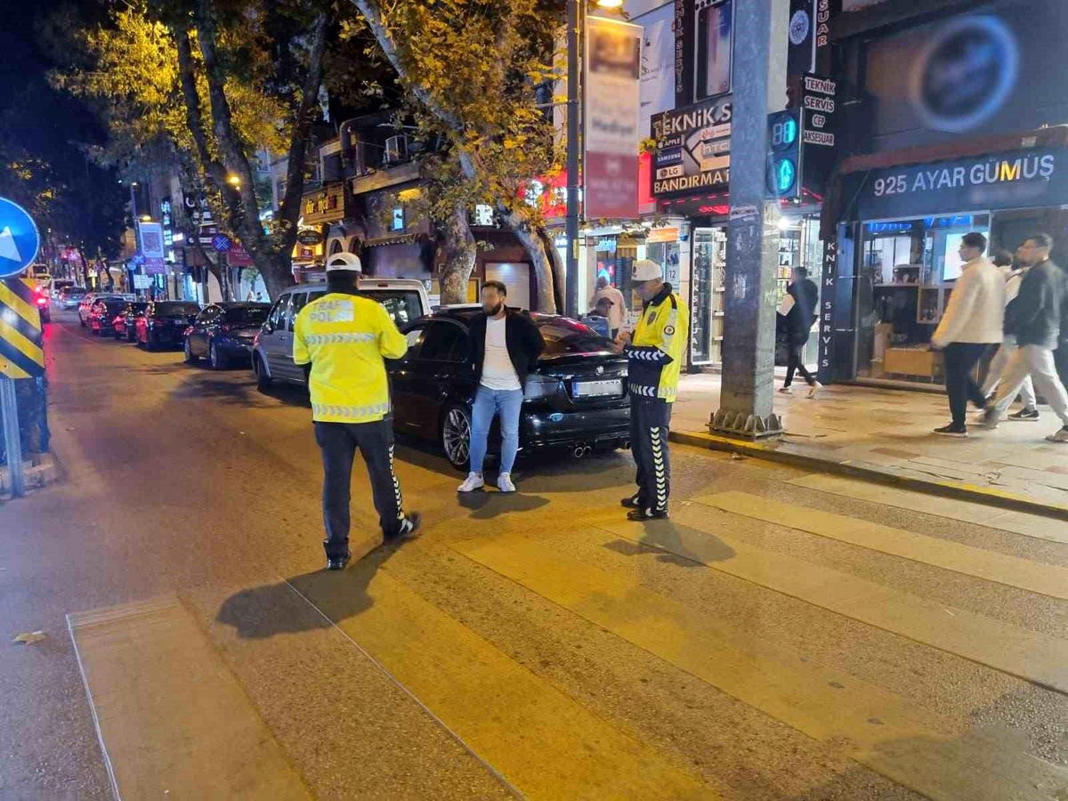 Bandırma Emniyet Müdürlüğü, Motosikletlere ve Yüksek Sesli Müzik Dinleyen Araçlara Cezaları Kesiyor