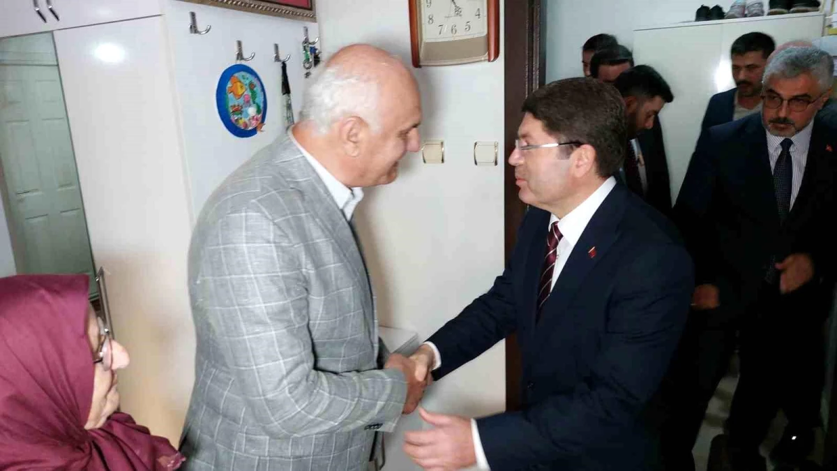 Adalet Bakanı Tunç, Şehit Başsavcı Murat Uzun\'un ailesini ziyaret etti