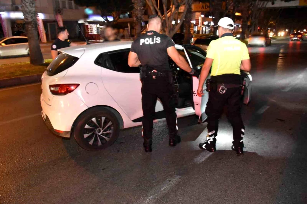 Antalya\'da Şok Yol Uygulamasında 20 Araç Sürücüsüne Cezai İşlem Uygulandı