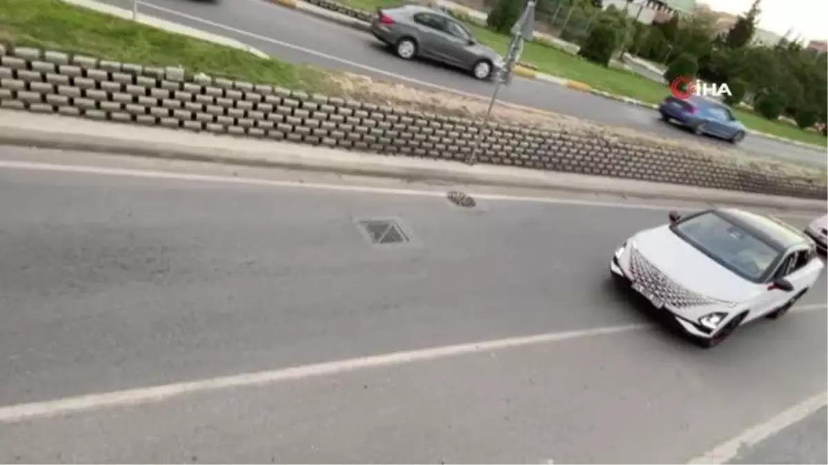 Bağcılar\'da İETT Otobüsüne Saldıran Şüpheliler Kameralara Yansıdı