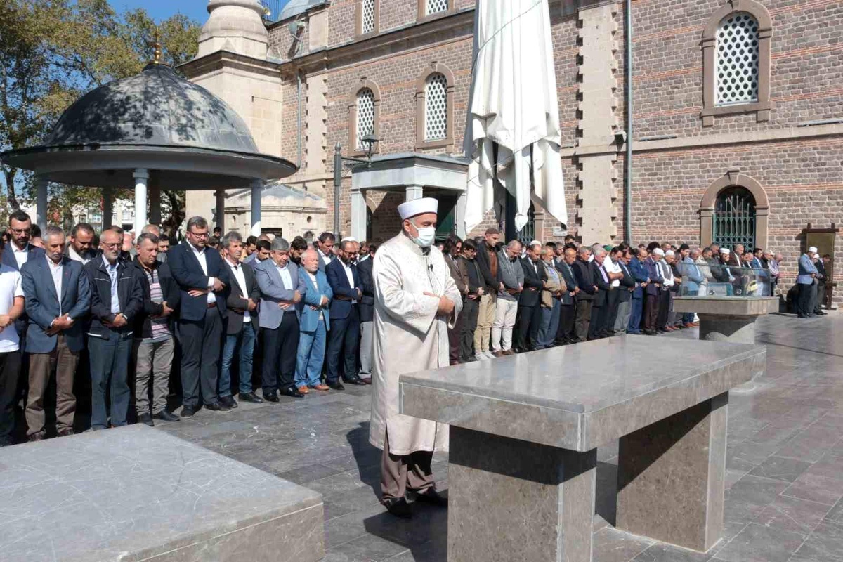 Balıkesir\'de Filistinliler için gıyabi cenaze namazı kılındı