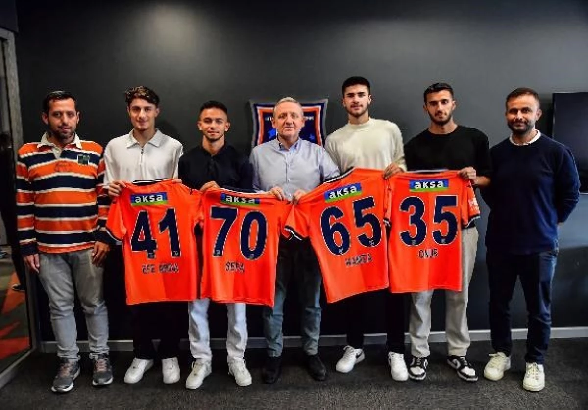 Başakşehir FK, 4 genç futbolcuyla sözleşme imzaladı