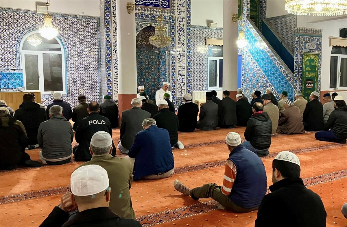 Bilecik\'teki camilerde sabah namazında Filistinliler için dua edildi