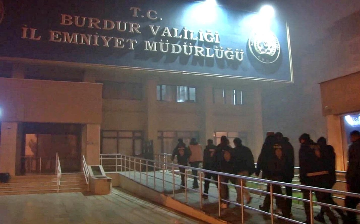 Burdur\'da Asayiş Çalışmaları Sonucunda 12 Şüpheli Tutuklandı