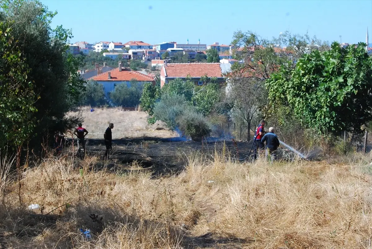 Çanakkale'de evin bahçesinde çıkan yangın söndürüldü