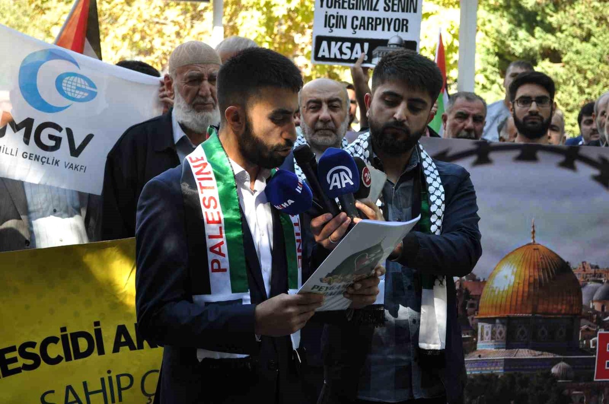 Cuma namazı sonrası Filistin\'de can verenler için basın açıklaması yapıldı
