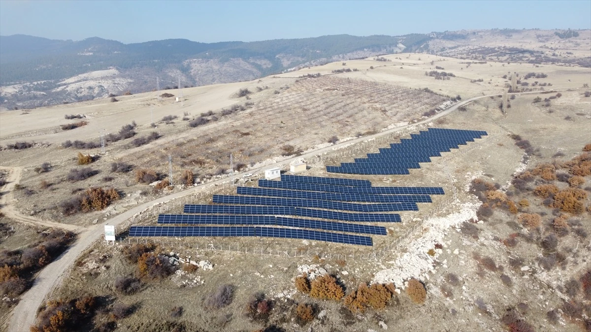 Manisa Demirci Belediyesi Güneş Enerjisi Santrali ile Gelir Elde Ediyor