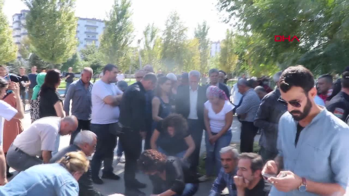 Diyarbakır\'da Valilik İzinsiz Etkinliklere Yasak Getirdi, Polis Basın Açıklamasına İzin Vermedi