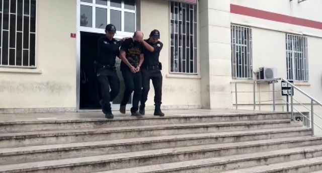 Edirne'de annesini bıçaklayarak öldüren şahıs tutuklandı Edirne'de annesini bıçaklayarak öldüren şahıs tutuklandı