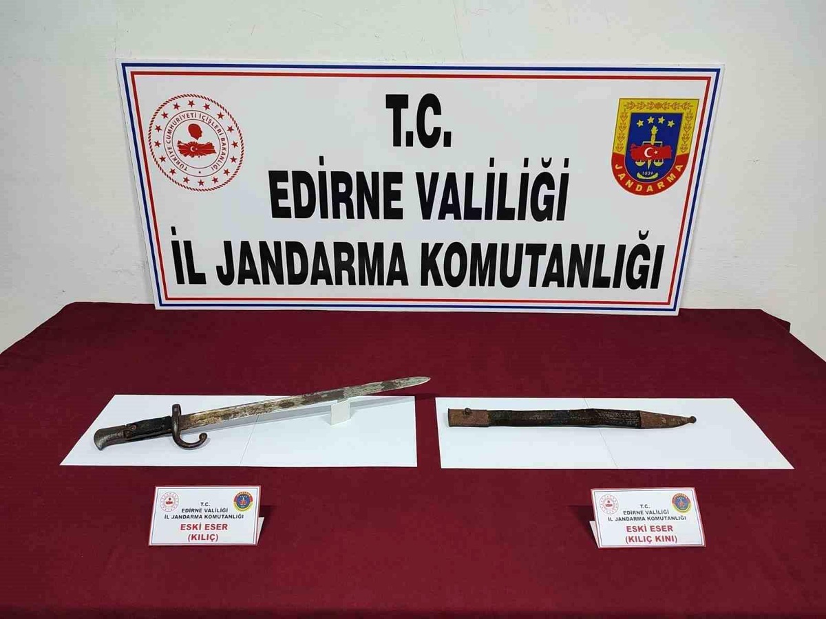 Edirne\'de Osmanlı dönemine ait kılıç ve kını ele geçirildi