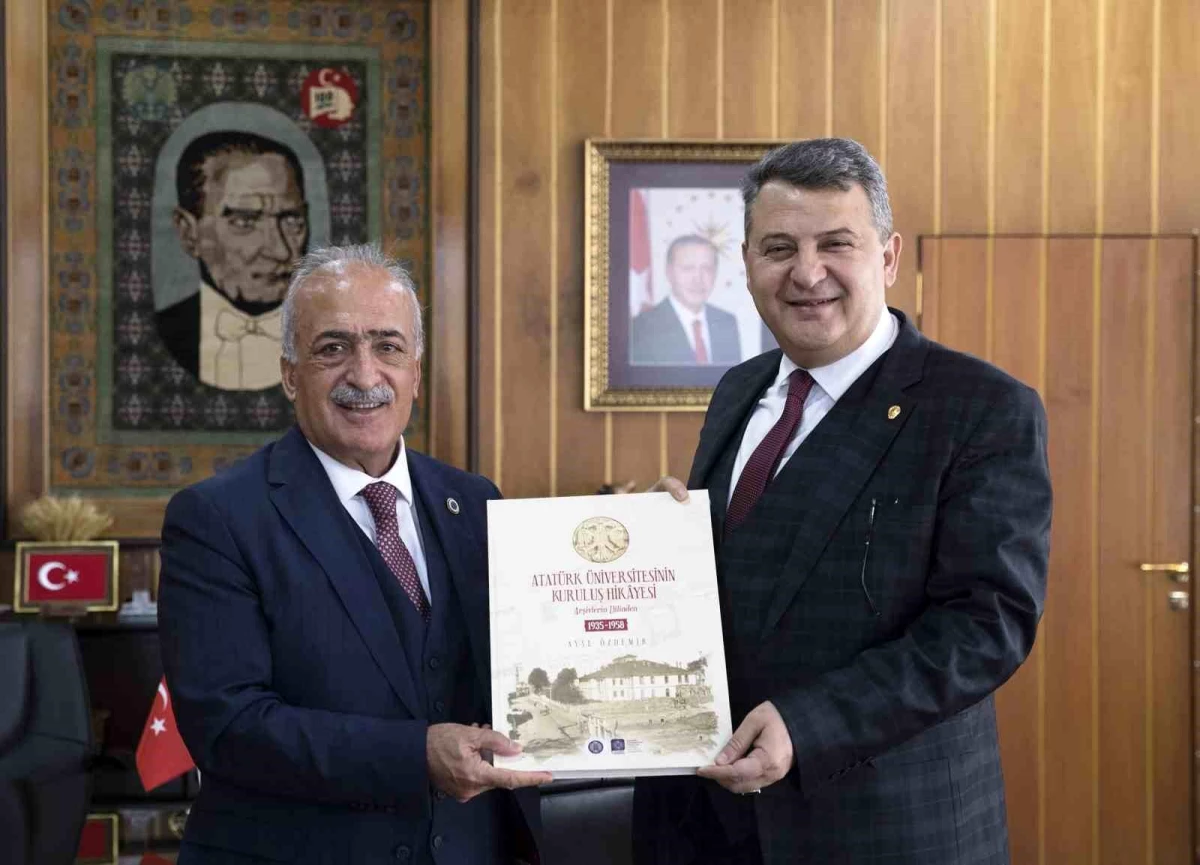 Erzurum İl Emniyet Müdürü Kadir Yırtar, Atatürk Üniversitesi Rektörü Prof. Dr. Ömer Çomaklı\'yı ziyaret etti