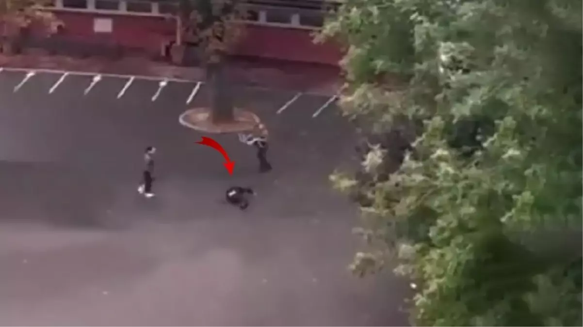 Fransa\'da bir lisede gerçekleşen bıçaklı saldırıda 1 öğretmen öldü, 2 kişi yaralandı