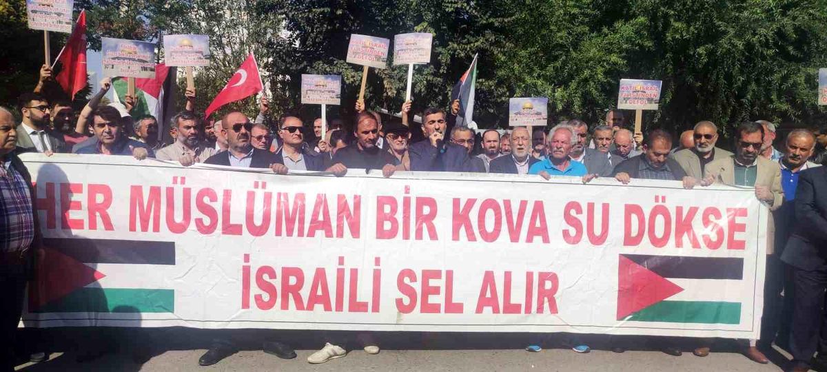 Iğdır\'da İsrail\'e tepki için vatandaşlar bir araya geldi