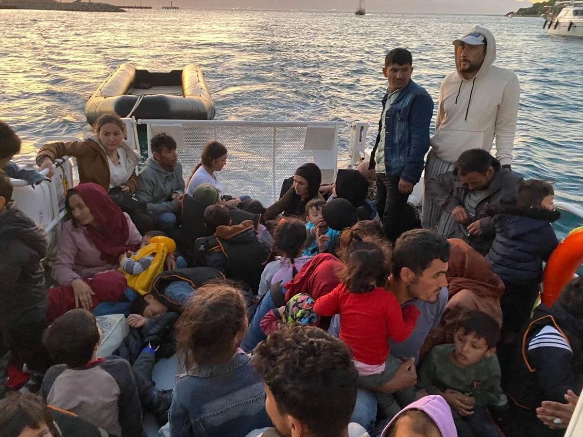 İzmir Açıklarında 82 Düzensiz Göçmen Kurtarıldı, 160 Göçmen Yakalandı