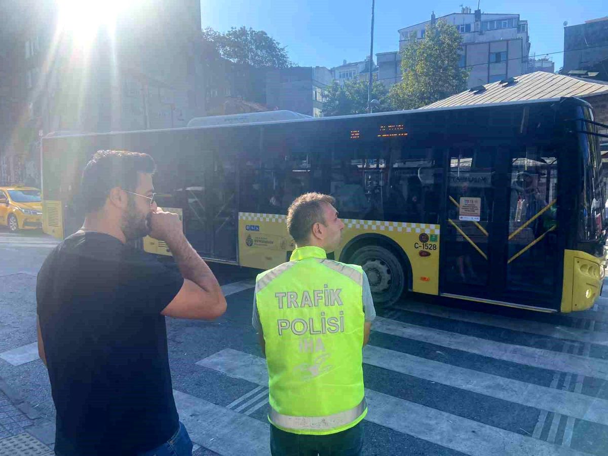 Kadıköy\'de Dron Destekli Denetimlerde Yol Vermeyen Sürücülere Cezalar