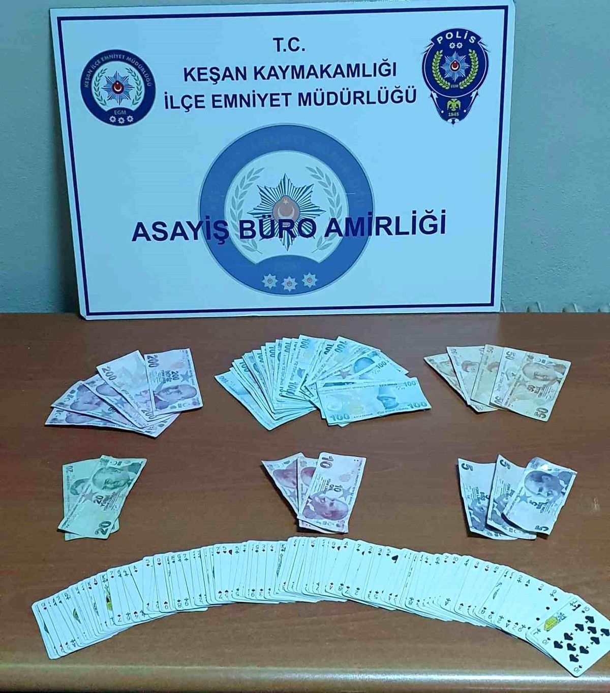 Keşan\'da Kumar Oynayan 3 Kişiye 12 Bin 165 TL İdari Para Cezası