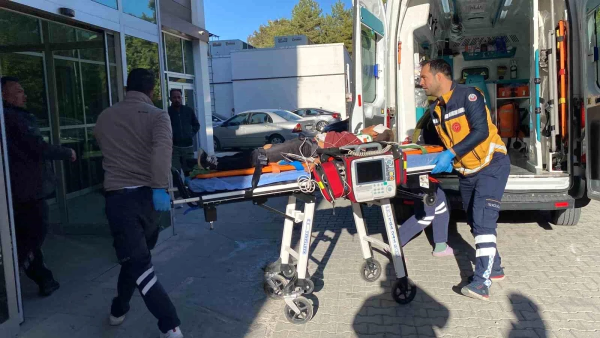 Konya\'da Otomobil Çocuğa Çarptı, Yaralı
