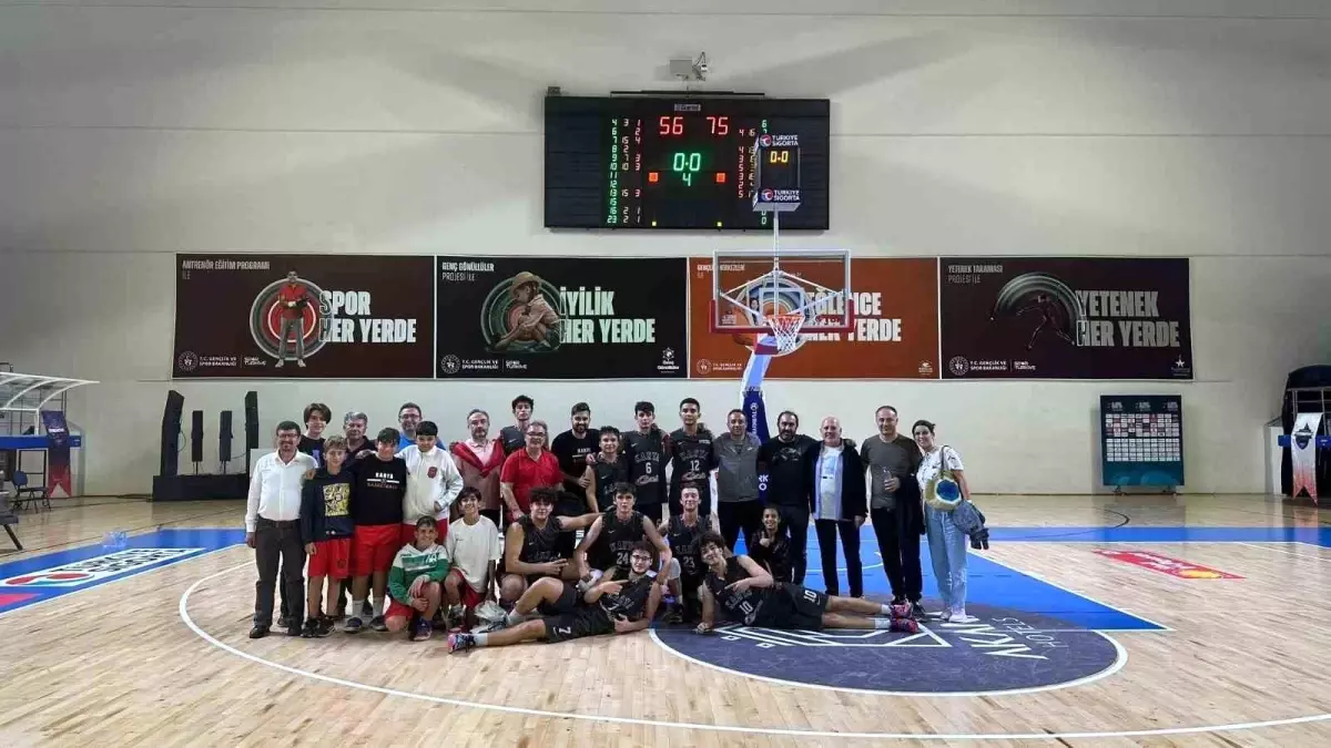 Muğla Türdü Basketbol\'u Karya Gençlik Spor\'u yenerek derbiyi kazandı