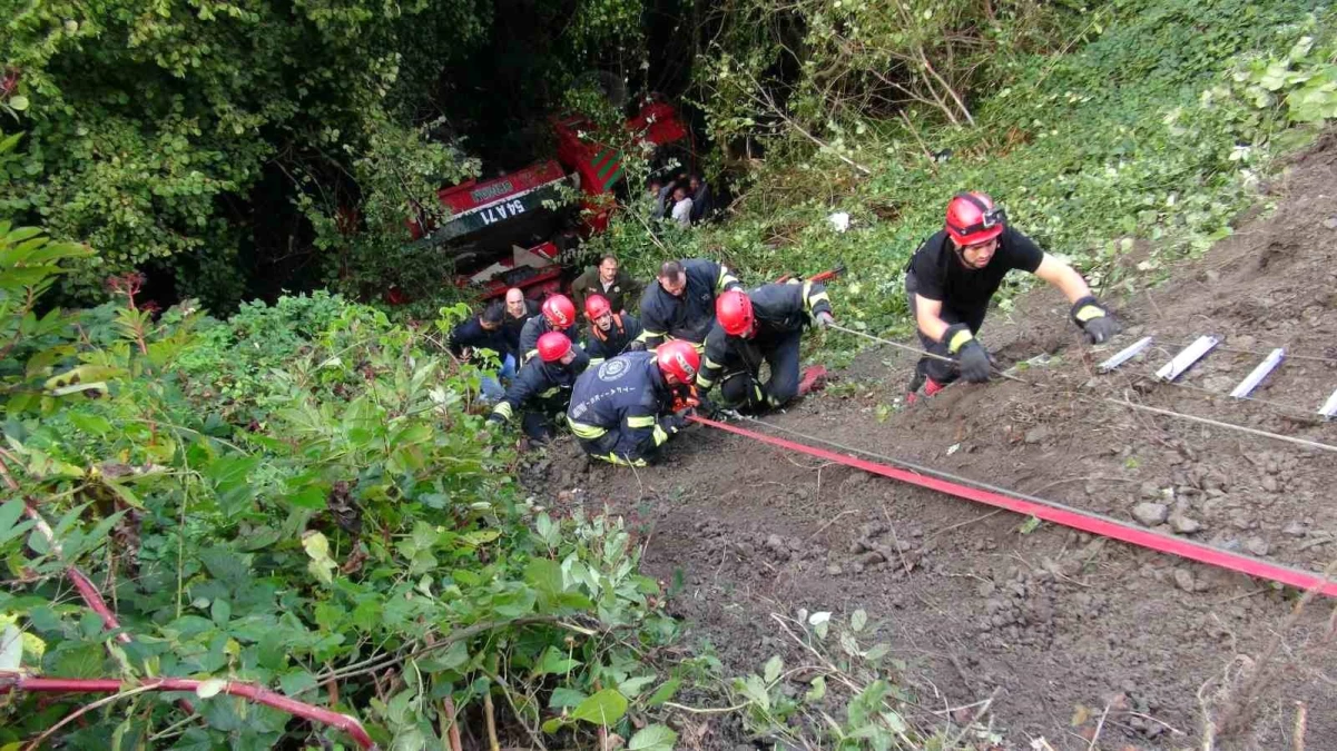 Kocaeli\'de Orman İşletme Müdürlüğüne ait arazöz uçuruma yuvarlandı: 1 ölü, 3 yaralı