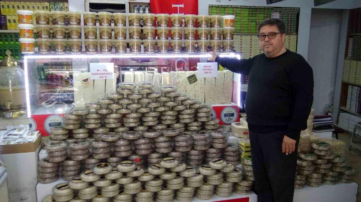 Afyonkarahisar\'ın Sandıklı ilçesinde üretilen tatlılar yurt dışında yoğun ilgi görüyor