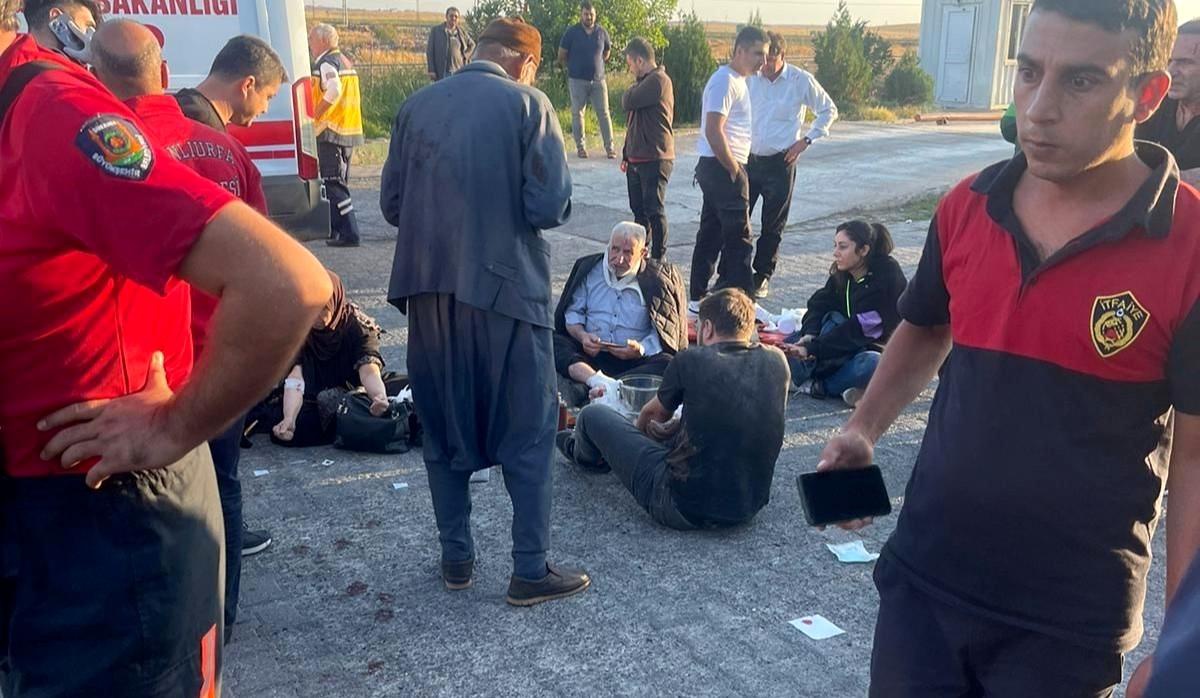 Şanlıurfa\'da otobüs kazası: 1 ölü, 14 yaralı