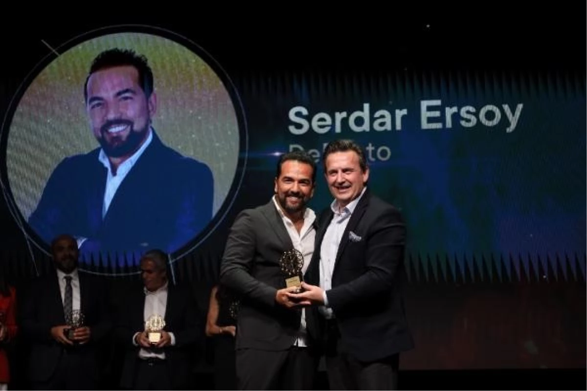 DeFacto\'nun Alternatif Satış Kanalları ve İş Geliştirme Genel Müdürü Serdar Ersoy, \'Satışta Liderlik\' ödülünün sahibi oldu