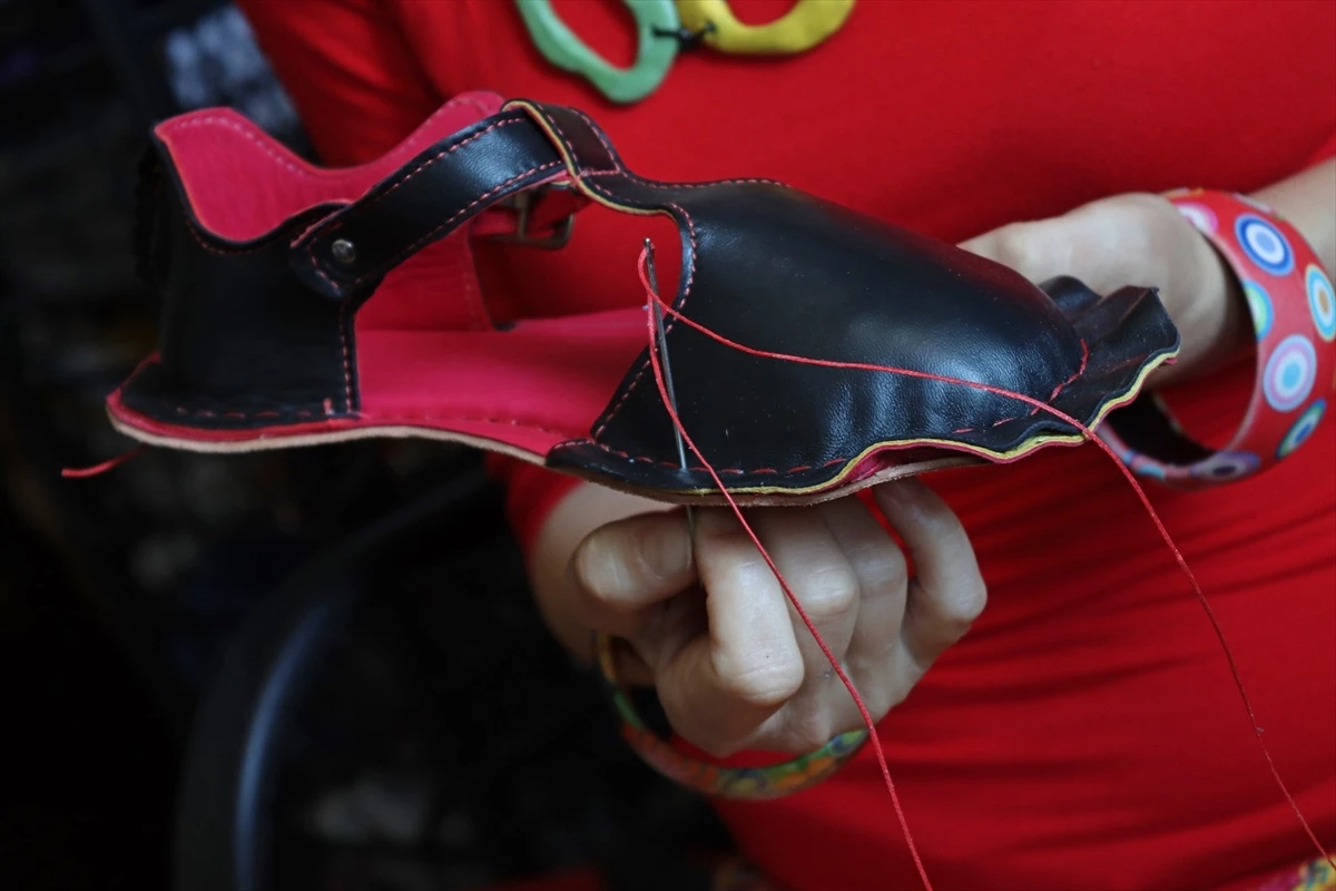 Şeker hastası turist rehberi, vurmayan ayakkabı tasarlıyor
