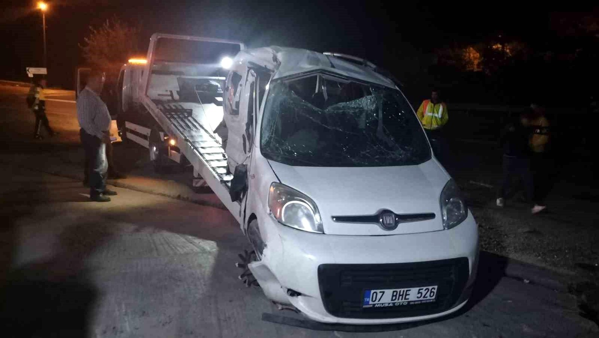 Osmaniye\'de düğün konvoyuna tır çarptı: 4 ölü, 3 yaralı
